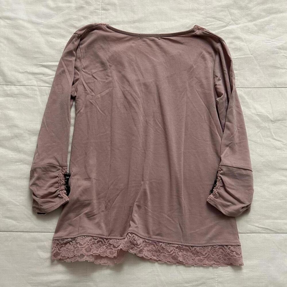 Axes Femme mauve baby pink 3/4 sleeve top with ruched lace bib detail - Picture 4 of 7